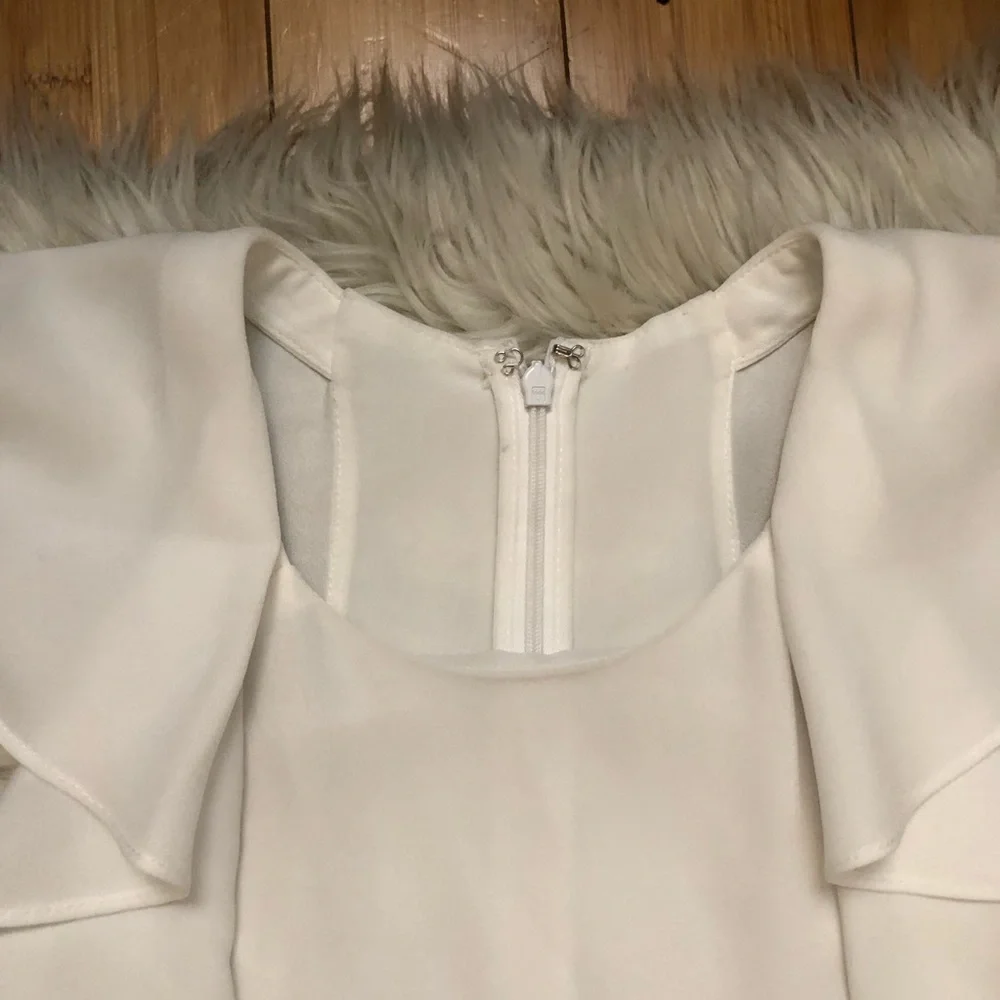 BCBG MAXAZRIA Jenni Ruffle Shoulder Racerback Chiffon White Shift Dress M NWT - Picture 4 of 14